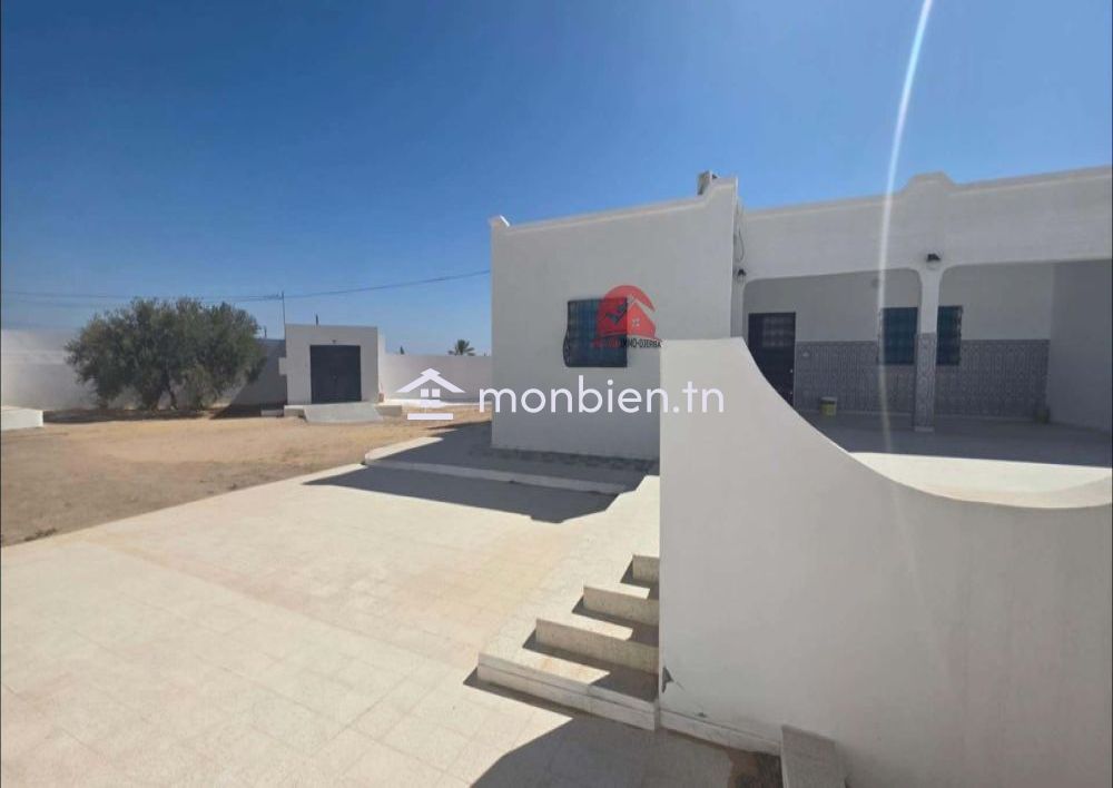 MAISON AVEC TERRAIN À VENDRE À HOUMT SOUK DJERBA ZA