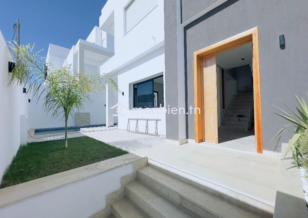 Villa en Triplex S+4 vue de mer avec jardin et piscine à Hammamet Nord.