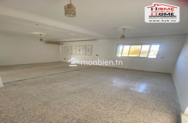 Etage de Villa Demir à Louer à La Marsa