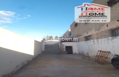 Dépôt Wenar à Louer à La Soukra