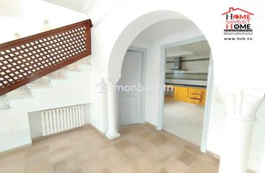 Duplex La Porte Dorée à Louer à La Marsa