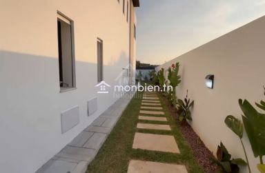 Villa S+4 toute neuve avec piscine à vendre à Hammamet Sud 51355351