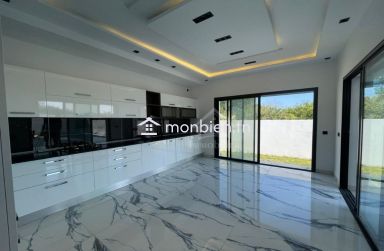 Villa S+4 toute neuve avec piscine à Hammamet à vendre 51355351