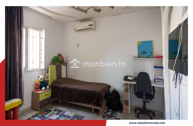 Maison de 150 m2 sur 240 m2 pour 150 MD