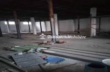 La Marsa bhar lazrek a louer dépot : 500 m²  couvert