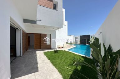 Charmante villa toute neuve S+4 avec piscine à vendre 51355351