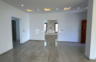 Villa S+4 toute neuve avec grand jardin à vendre à Hammamet Sud 51355351