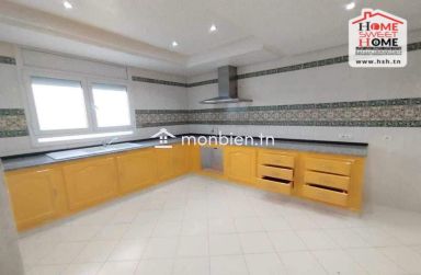 Duplex La Porte Dorée à Louer à La Marsa