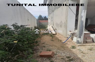 La marsa bhar lazreg pas loin de cité el Khalil.  A vendre villa sur 2 niveaux sépareé .