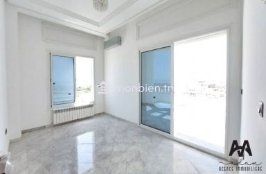 Penthouse S+4 de 366 m² au 6ᵉ étage à Mrezga, Hammamet Nord.