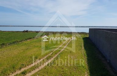 A vendre à Korba, un terrain pieds dans l'eau avec 2 garages 51355351