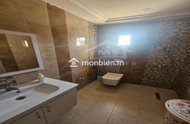 Villa avec piscine et jardin à Hammamet Sud à vendre 51355351