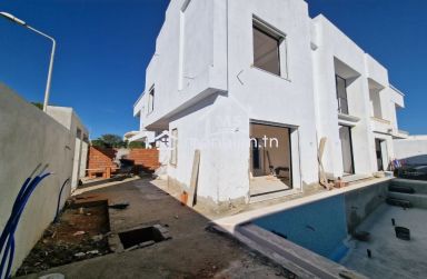 Villa S+4 avec jardin et piscine à vendre à Yamine Hammamet 51355351