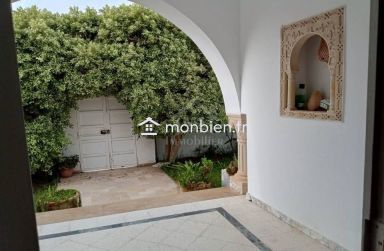 Location estivale: Une villa avec piscine et jardin à louer 51355351