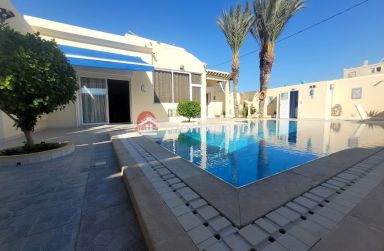 GRANDE MAISON EN ZONE TOURISTIQUE DJERBA