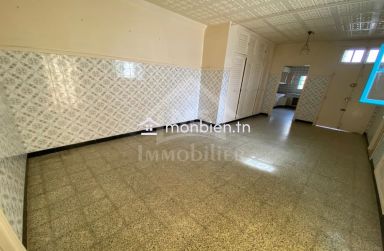 Une maison arabesque S+3 avec patio et jardin à vendre à Nabeul 51355351