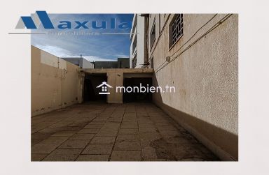 À LOUER LOCAL COMMERCIAL/DÉPÔT D’ENVIRON 180M² À RADES PLAGE AV. MONGI SLIM