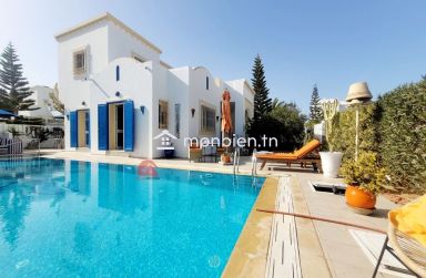 BELLE VILLA AVEC PISCINE PRIVÉE EN ZONE TOURISTIQUE