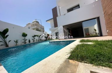 Charmante villa toute neuve S+4 avec piscine à vendre 51355351
