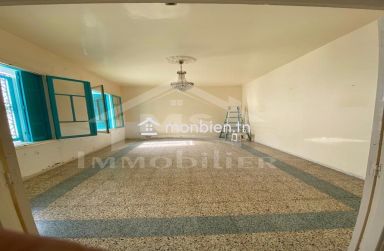 Une maison arabesque S+3 avec patio et jardin à vendre à Nabeul 51355351