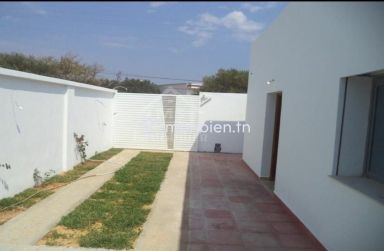 Villa avec piscine et jardin à Hammamet Sud à vendre 51355351