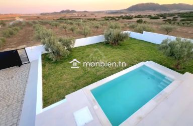 Villa avec jardin et piscine à vendre à Hammamet Sud51355351