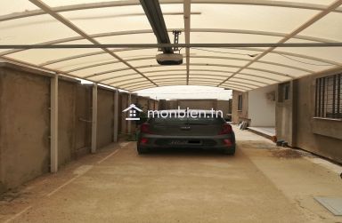 Opportunité Rare Ariana Essoughra. Bâtiment: Villa et 5 app