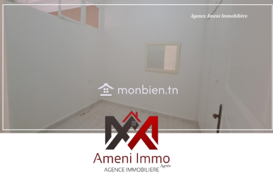 A vendre villa très propre sur 02 étages à El Mourouj 4.