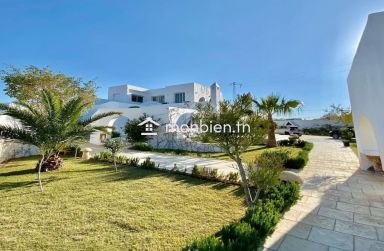 Une villa toute neuve avec piscine à vendre à Hammamet Sud