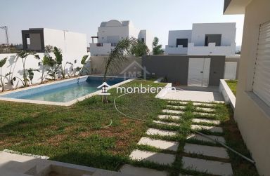 Une villa S+5 toute neuve avec piscine à vendre à Hammamet 51355351