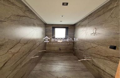 Villa avec piscine et jardin à Hammamet Sud à vendre 51355351