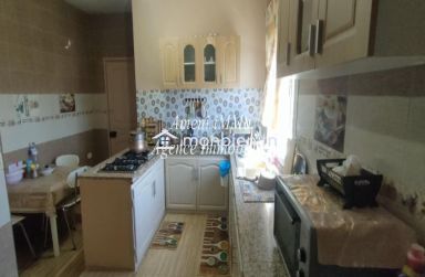 à vendre villa à 02 étages situé au route Naasen - à El Mourouj 5.
