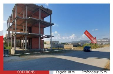 Projet inachevé 650 m2 sur un terrain de 450 m2