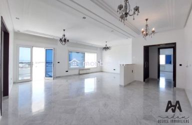 Penthouse S+4 de 366 m² au 6ᵉ étage à Mrezga, Hammamet Nord.