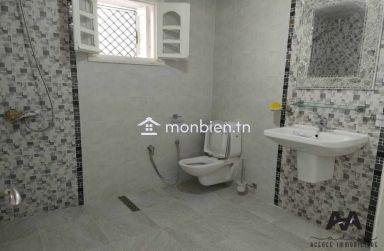 Une villa S+3 à Sidi Mahrsi, Nabeul