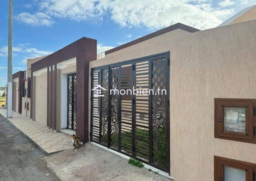 une villa s+3 prés de la plage à el haouaria