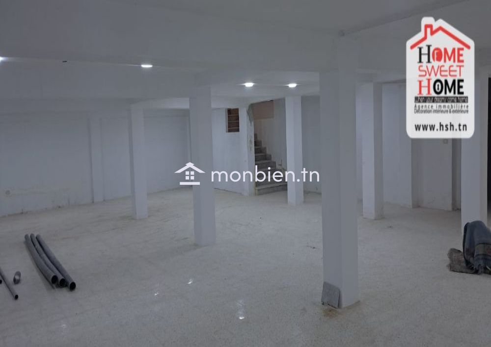 Local Riva à Louer à Montfleury