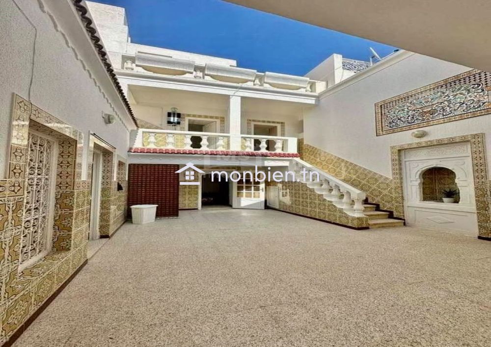 Maison arabesque S+4 à vendre à Béni Khiar 51355351