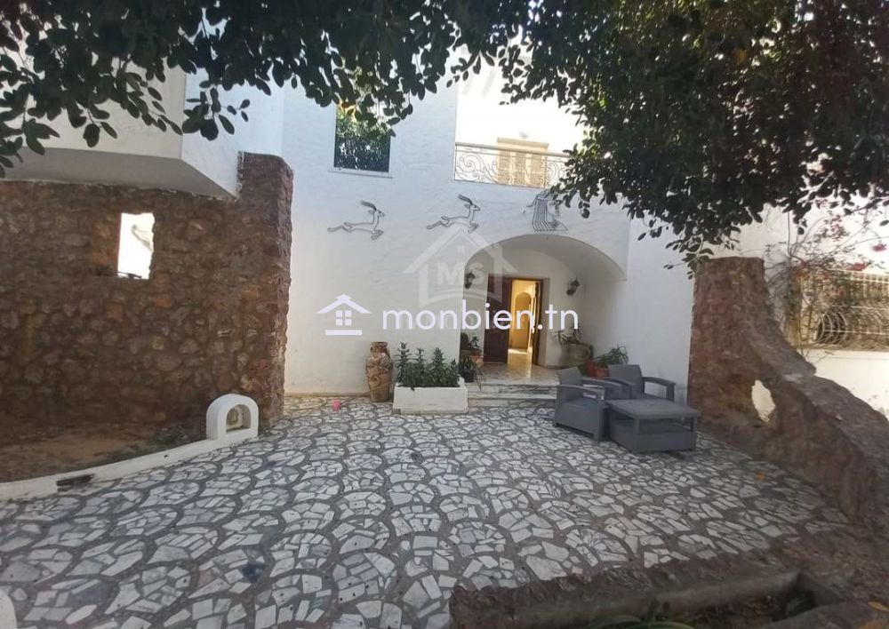 Une villa avec jardin à vendre à Hammamet 51355351