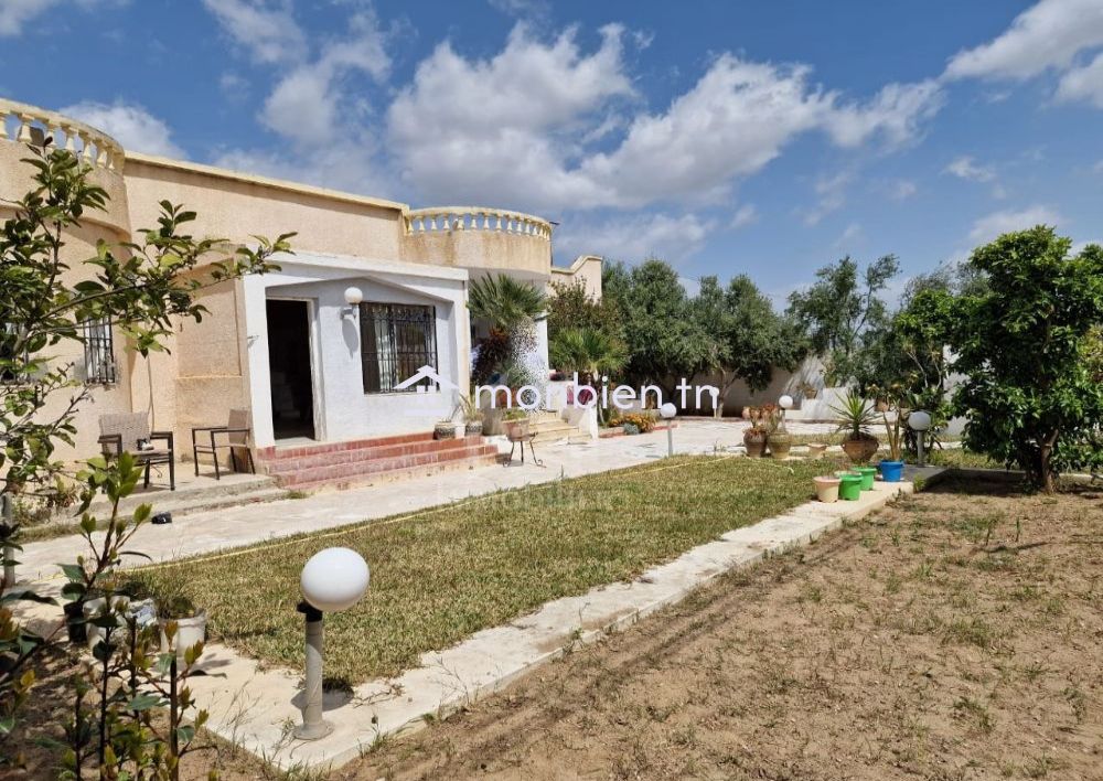 Une villa S+3 avec garage et jardin à vendre à Birbouregba 51355351