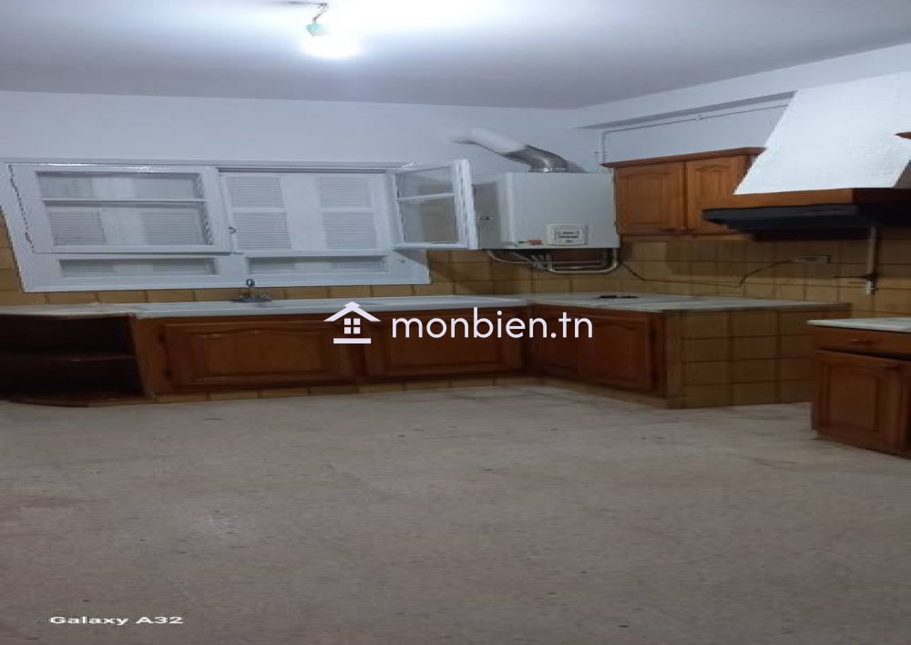 un appartement S+3 situé à Manar 1