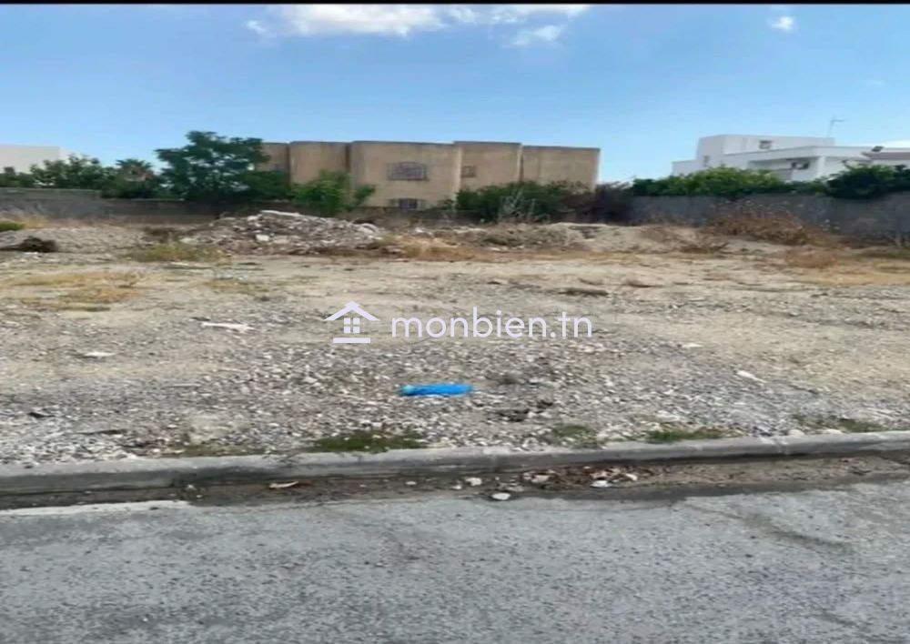 à vendre un terrain  à Riadh landalous ariana