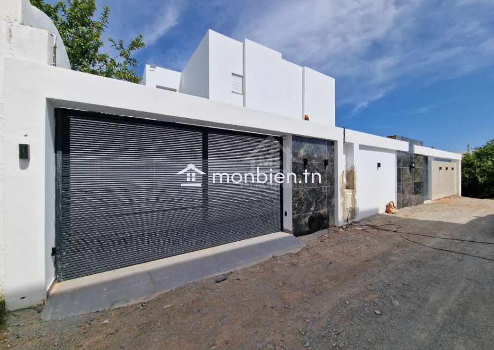 Villa S+4 toute neuve avec piscine à Hammamet à vendre 51355351