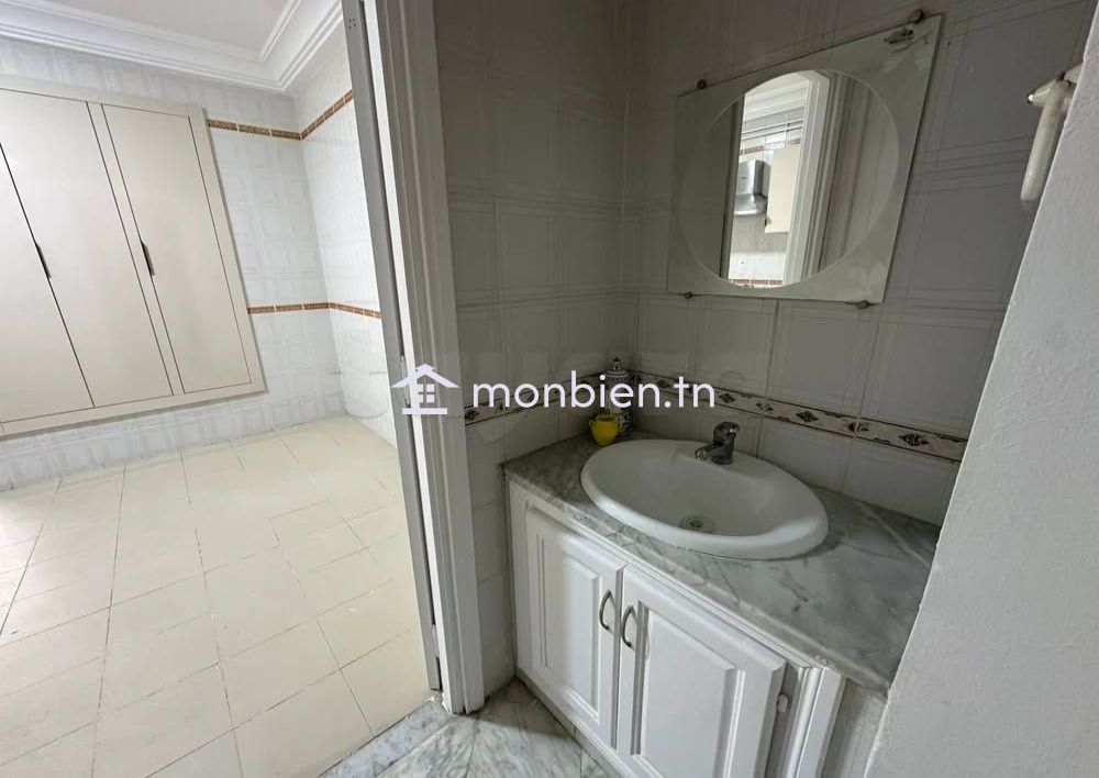 un bel appartement S+3 situé au 6ᵉ et dernier étage d’une résidence calme et sécurisée