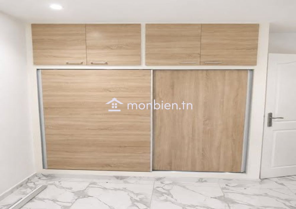 À Louer – Appartement S+2 avec Grande Terrasse à Cité El Khadhra**