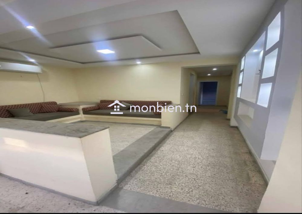 un étage de villa S+3 à KSAR SAID 1