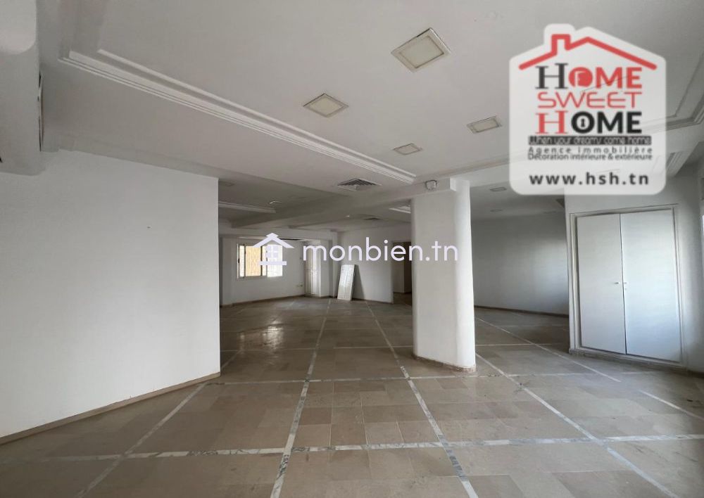 Local Commercial Gina à Louer à Lac 1