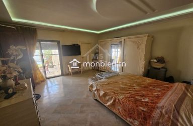 Villa avec piscine et jardin à Hammamet Sud à vendre 51355351