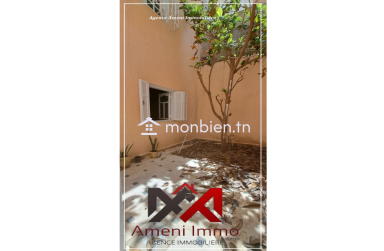 A vendre villa très propre sur 02 étages à El Mourouj 4.