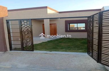 une villa s+3 prés de la plage à el haouaria